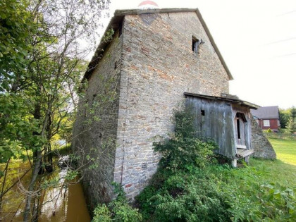 Siedlisko 12 ha rzeka stawy las drewniany dom Młyn