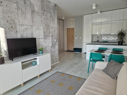 Jasne 3-pokojowe mieszkanie z dużym balkonem i garażem