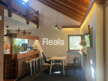 Na Starym Żoliborzu, do zamieszkania lub na biuro.