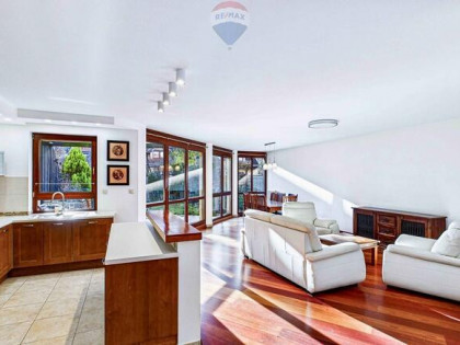 Wynajem: 3 pokoje z ogródkiem + miejsce postojowe