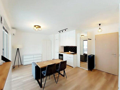 Klimatyzowane 30 m², balkon– Batalionów Chłopskich