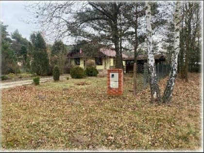 Syndyk sprzeda udział w domu z dużą działką