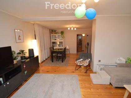 Przytulny dom w mieście.