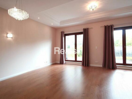 Z ogródkiem, dwupoziomowe