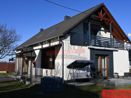 Dom po kapitalnym remoncie, duża działka, Pustków