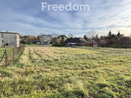 Działka na mały dom dwupoziomowy!