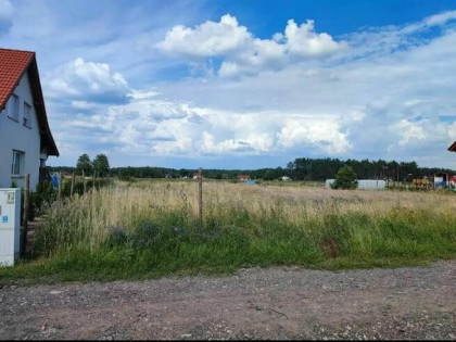 Działka przy lesie – 1281 m2 – prąd, woda, osiedle – idealna