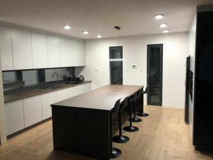 Dom z garażem do zamieszkania