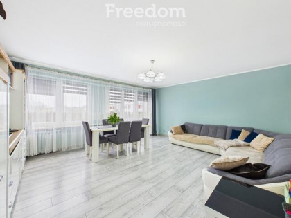 * 4 pokoje * winda * do wejścia * garderoba *