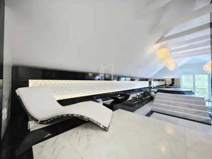 Luksusowa rezydencja, Jasło