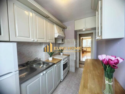 BLISKO RONDA WIATRACZNA W NISKIM BUDYNKU CICHE