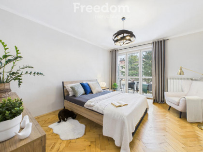 Klimatyczne mieszkanie z balkonem na 1. piętrze