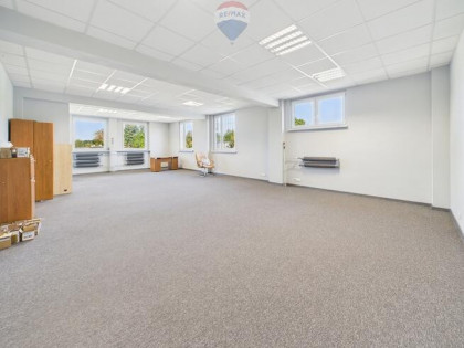 Biuro 65,7 m² z windą i parkingiem – Rybnik