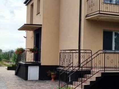 NOWOCZESNE GOSPODARSTWO O POW. 1,3 HA Z MŁODYM SADEM-MĄKOLNO