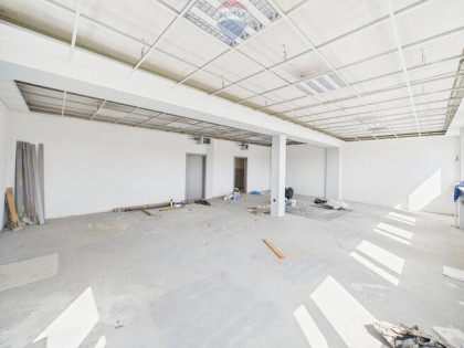 Biuro 85,3 m² z windą i parkingiem – Rybnik