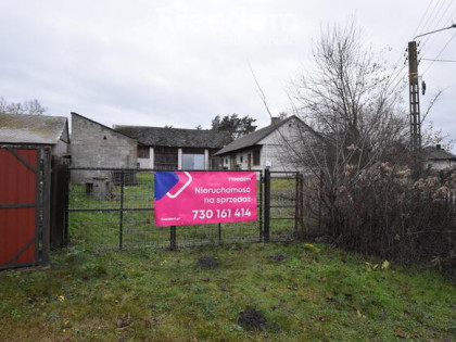 Działka budowlana z zabudowaniami