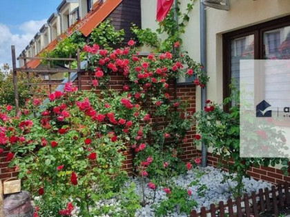 NA SPRZEDAŻ SZEREG ŚRODKOWY Z OGRÓDKIEM - MAŁOMICE