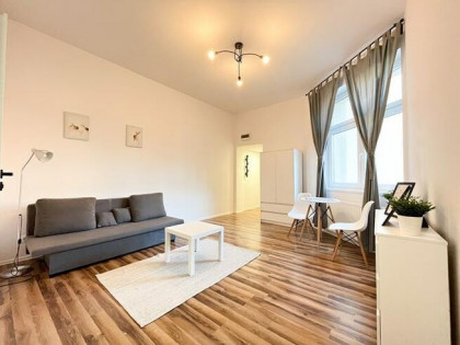 Nowogrodzka 4, Okole, funkcjonalne studio