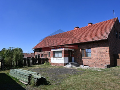 Zwóz, gmina Dobrodzień Dom, budynki i 1 ha działki