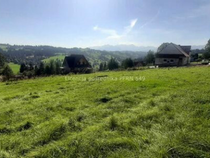 Kształtna działka zlokalizowana w Leśnicy