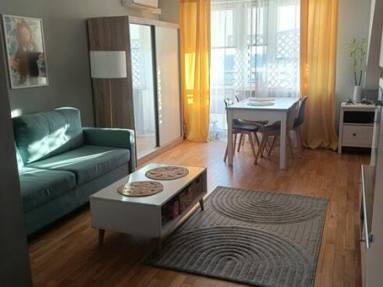 Mieszkanie 3-pokoje ,kuchnia ,łazienka ,garderoba ,piwnica, b