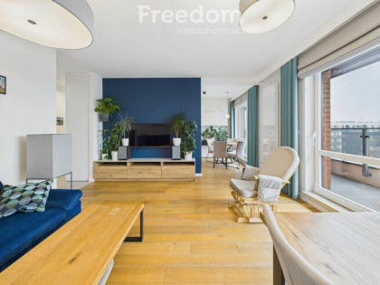 Apartament 94 m2, 4 pokoje, taras, 2 garaże