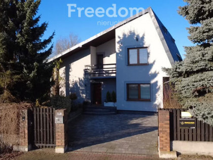 Dom z pięknym ogrodem i dużą działką 1868 m²