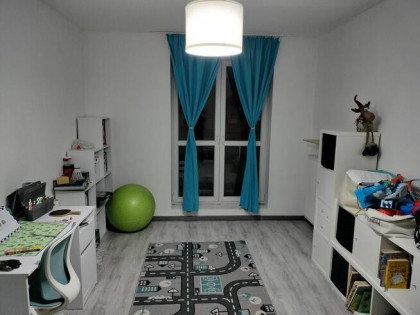 Wynajmę dwupokojowe mieszkanie z oddzielną kuchnią