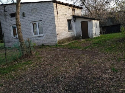 Działka z domkiem na sprzedaż