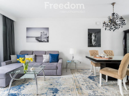 Atrakcyjny dom - bliźniak w Centrum Kobyłki