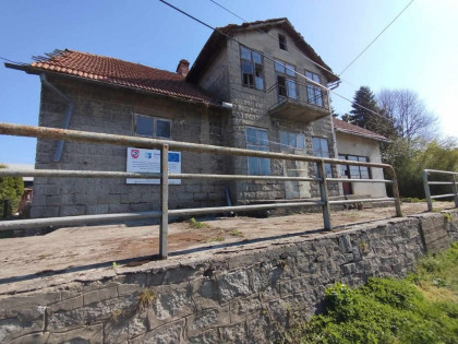 Przetarg - działka zabudowana budynkiem