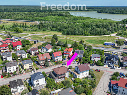 Dom z ogrodem i tarasem w spokojnej okolicy.