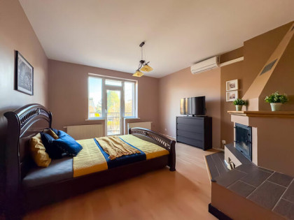 mieszkanie przy lesie