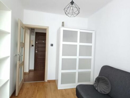 Trzypokojowe, Broniewskiego 16