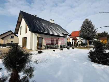 wolnostojący/14 arów/wykończony