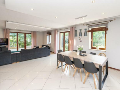 Dom Czernica, M. Reja