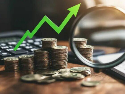 Duży lokal handlowo-usługowy. Parter, 3 wejścia, WC, witryny.