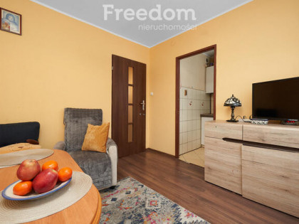 Dwupokojowe mieszkanie na 2 piętrze.