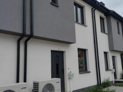 Dom w zabudowie szeregowej w Bieniewicach