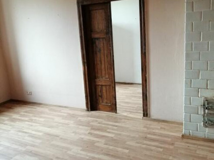 Mieszkania po 35 m 2 pokoje do remontu