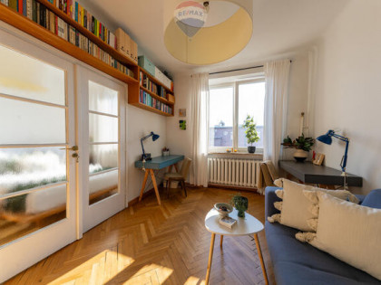 KLIMATYCZNE, JASNE, CICHE, DWUSTRONNE, PRZY METRZE