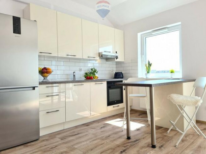 Kawalerka z balkonem w pełni wyposażona.