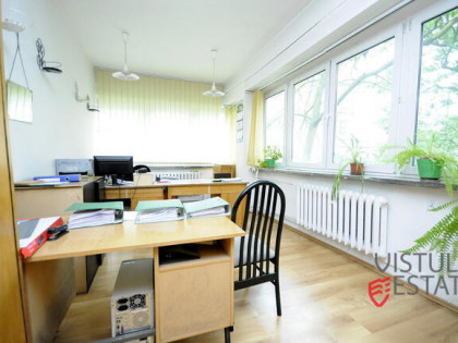 Lokal biurowy na pierwszym piętrze