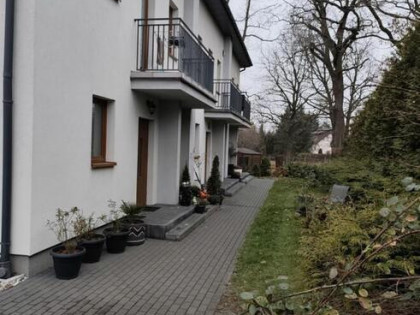 Sloneczne bezczynszowe mieszkanie z ogródkiem