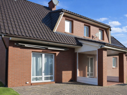 Dom z budynkiem na biuro