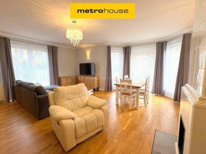 6 pokojowy dom w zabudowie bliźniaczej w Milanówku