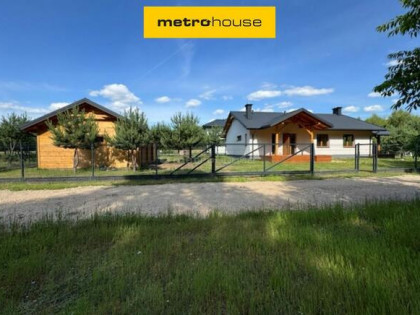 Nowy dom w otoczeniu lasu