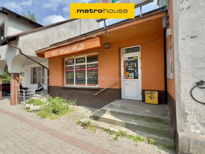 Lokal usługowy z dużym garażem w centrum miasta