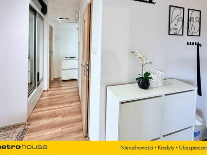 Mieszkanie 3 pokojowe z balkonem w niskim bloku.