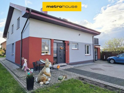 DOM NIEDALEKO MORZA I JEZIORA Z PANELAMI